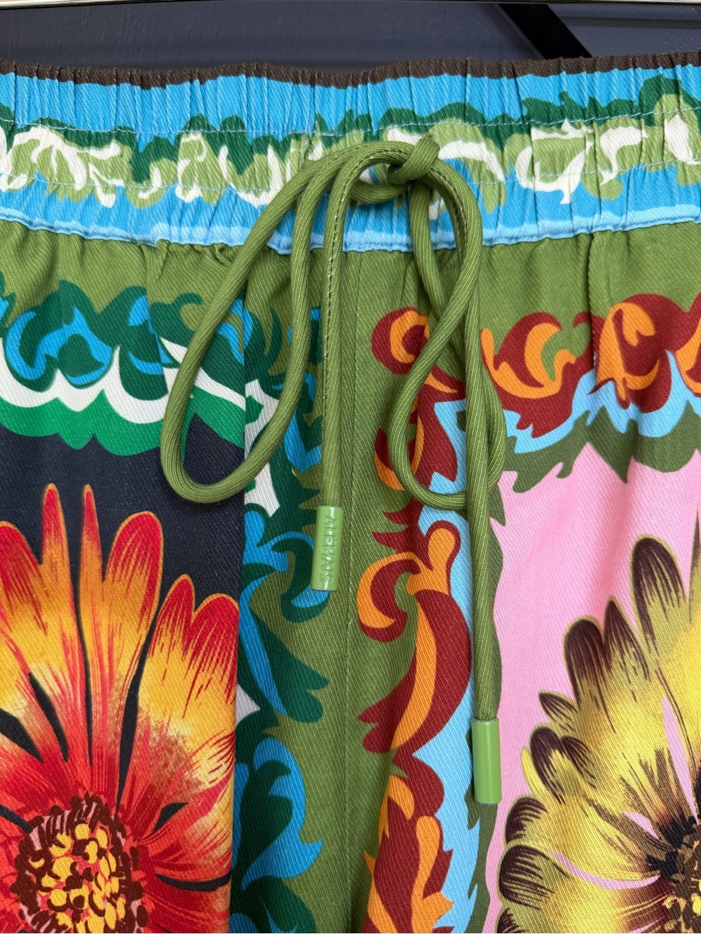 ALEMAIS Disco Daisy Printed Tencel Shorts, Size 6 - Picture 7 of 13
